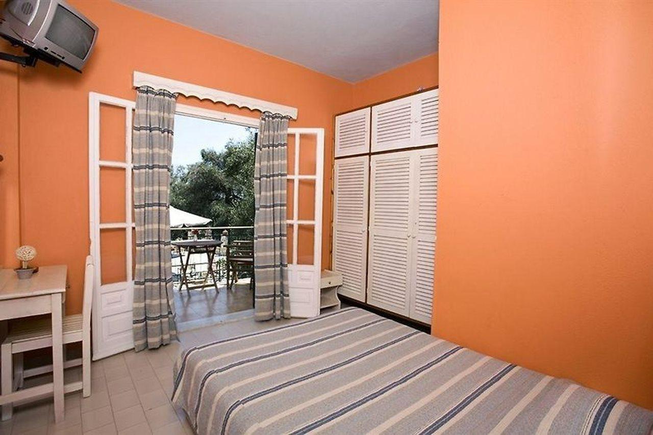 Yannis Servos Barbati Apartments Exterior photo